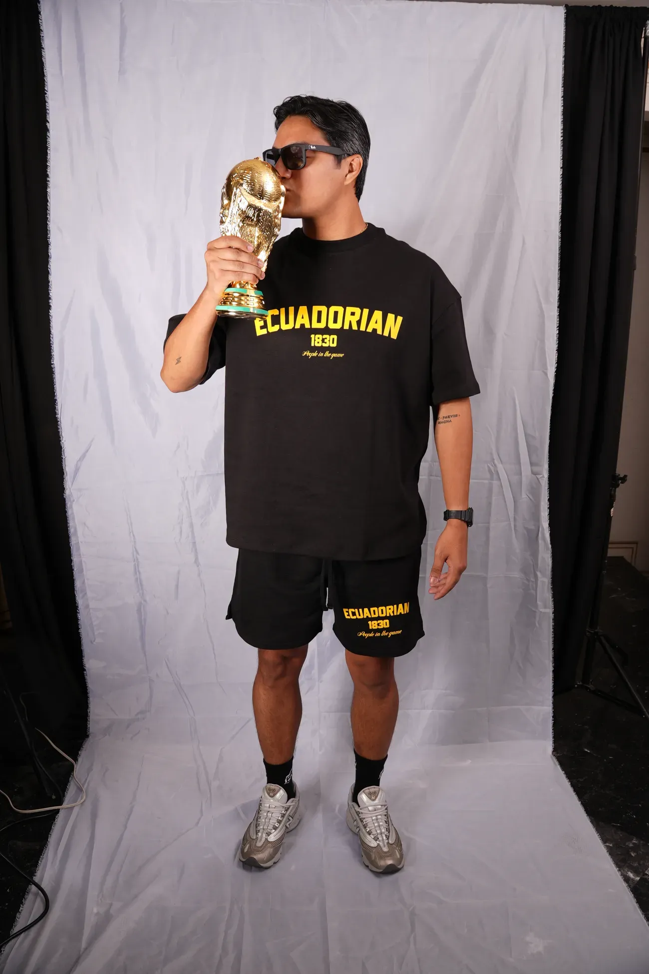 People in the game - con la copa