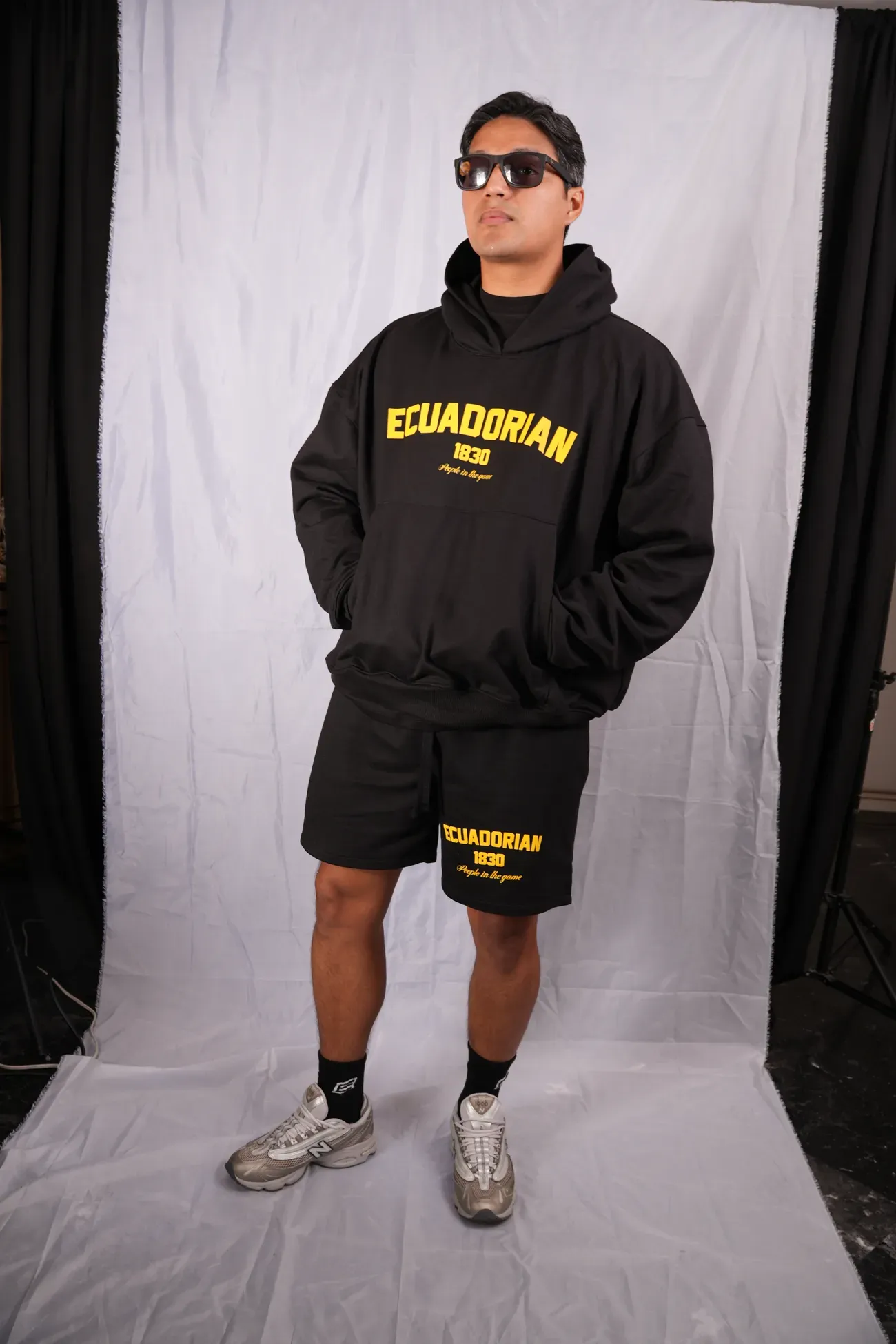 People in the game - hoodie y shorts